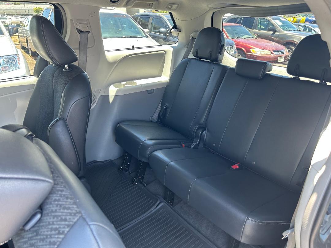 Toyota Sienna 5dr 8-Pass Van V6 SE FWD (Natl) 2014