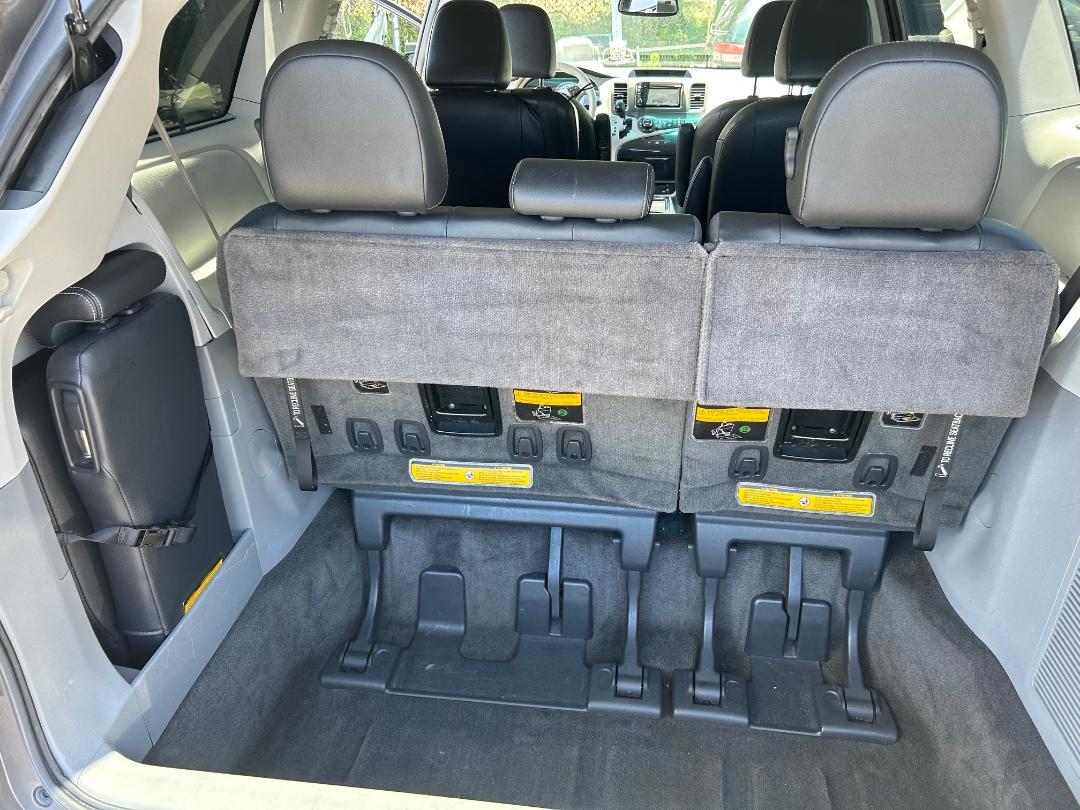Toyota Sienna 5dr 8-Pass Van V6 SE FWD (Natl) 2014