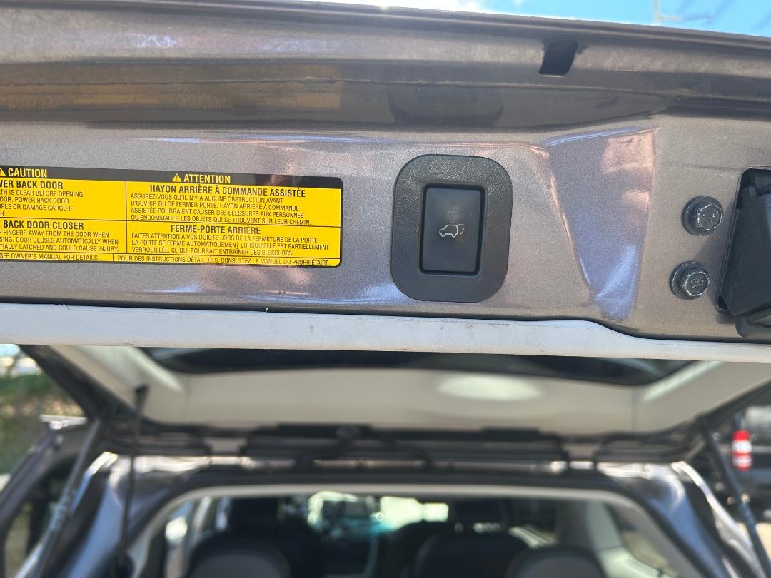 Toyota Sienna 5dr 8-Pass Van V6 SE FWD (Natl) 2014
