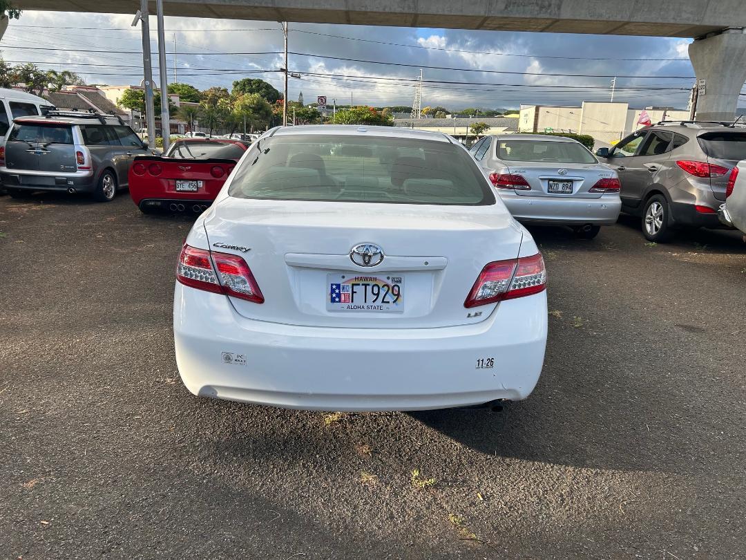 Toyota Camry 4dr Sdn I4 Auto LE (Natl) 2010