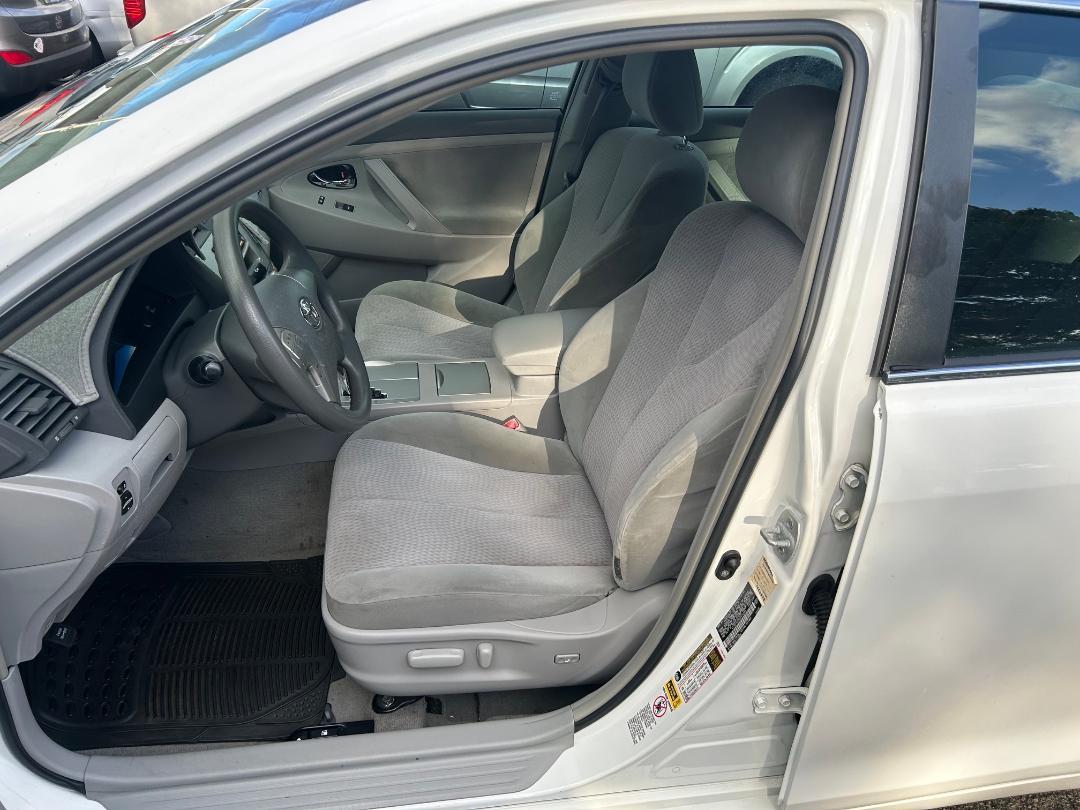 Toyota Camry 4dr Sdn I4 Auto LE (Natl) 2010