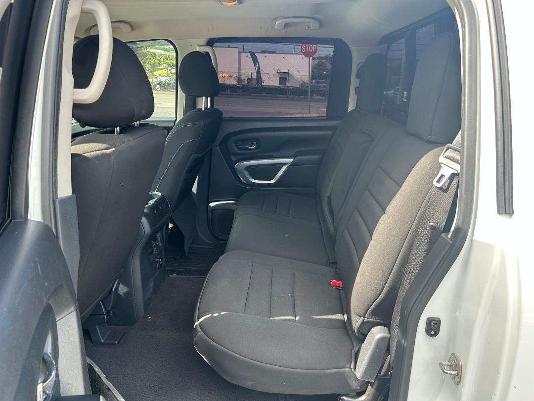 Nissan Titan 4x2 Crew Cab SV 2017