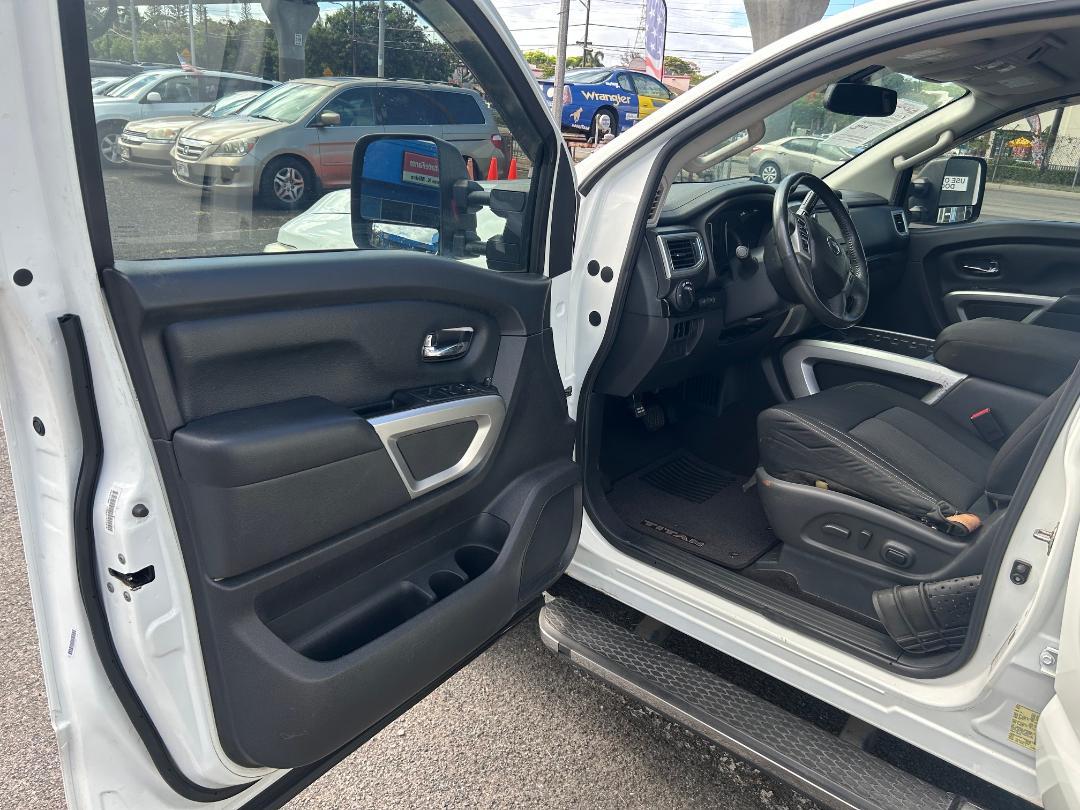 Nissan Titan 4x2 Crew Cab SV 2017