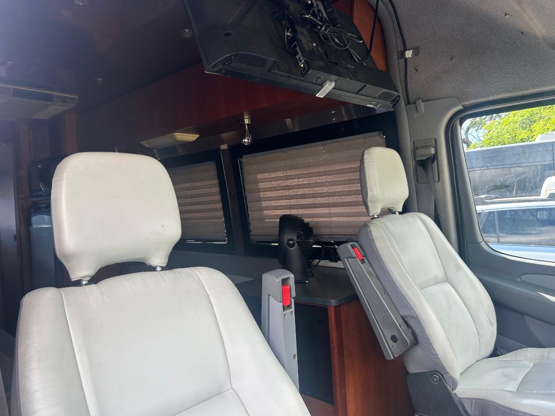 Mercedes-Benz Sprinter Van 2500 High Roof I4 Diesel HO 170" AWD 2004