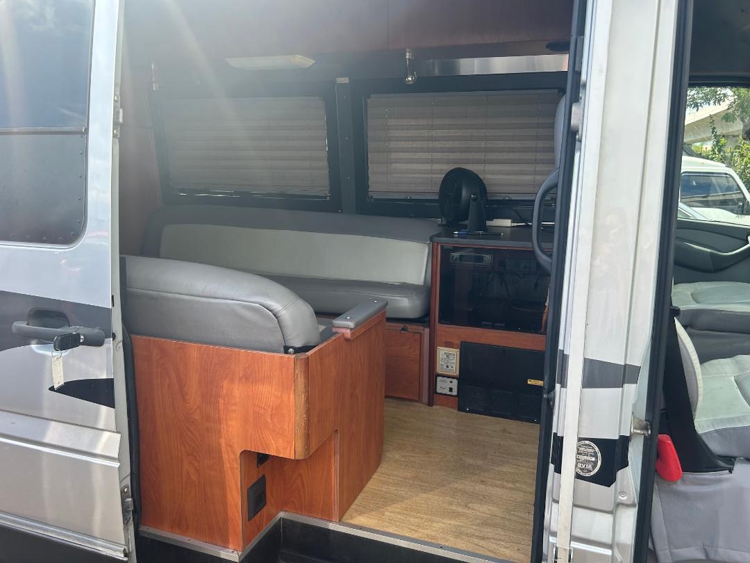 Mercedes-Benz Sprinter Van 2500 High Roof I4 Diesel HO 170" AWD 2004