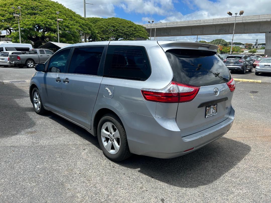 Toyota Sienna 5dr 7-Pass Van L FWD (Natl) 2016