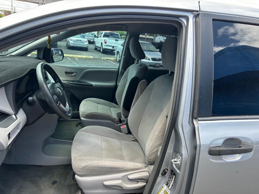 Toyota Sienna 5dr 7-Pass Van L FWD (Natl) 2016