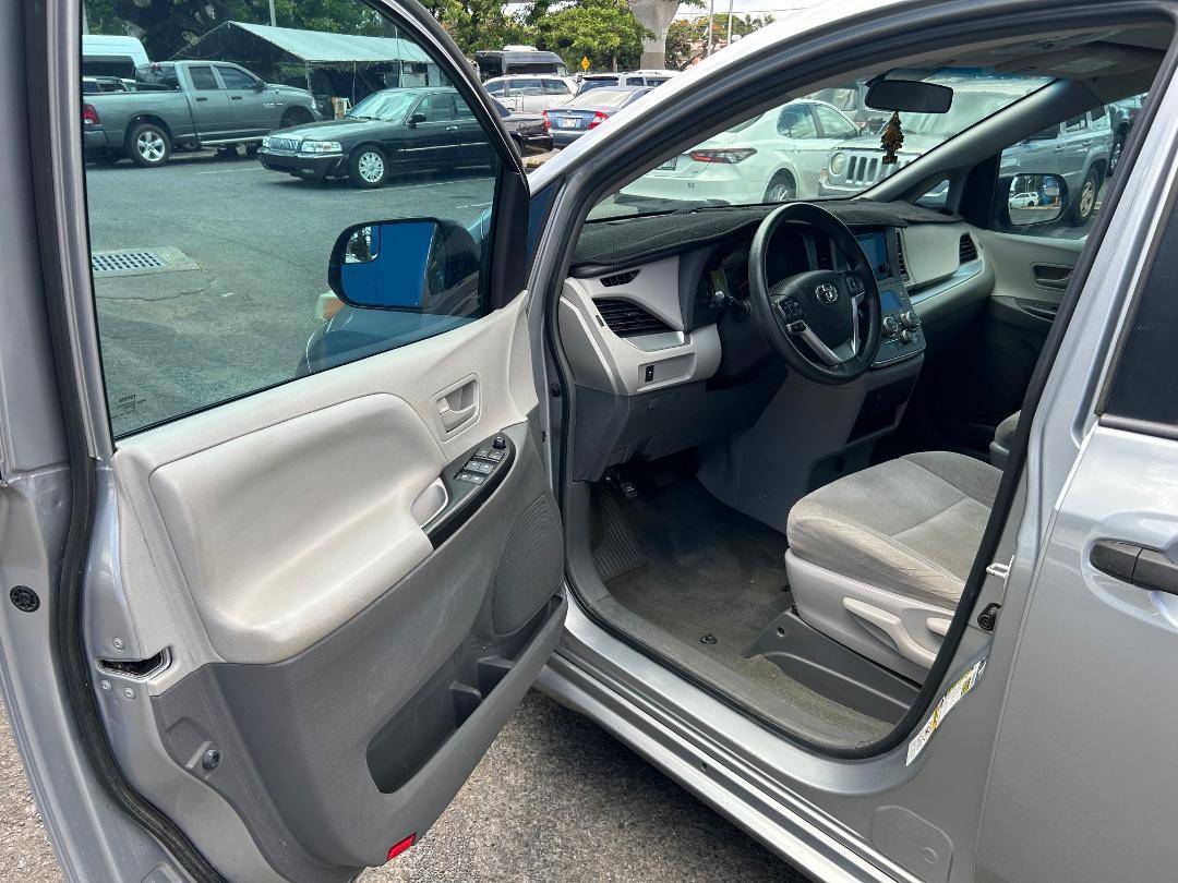Toyota Sienna 5dr 7-Pass Van L FWD (Natl) 2016