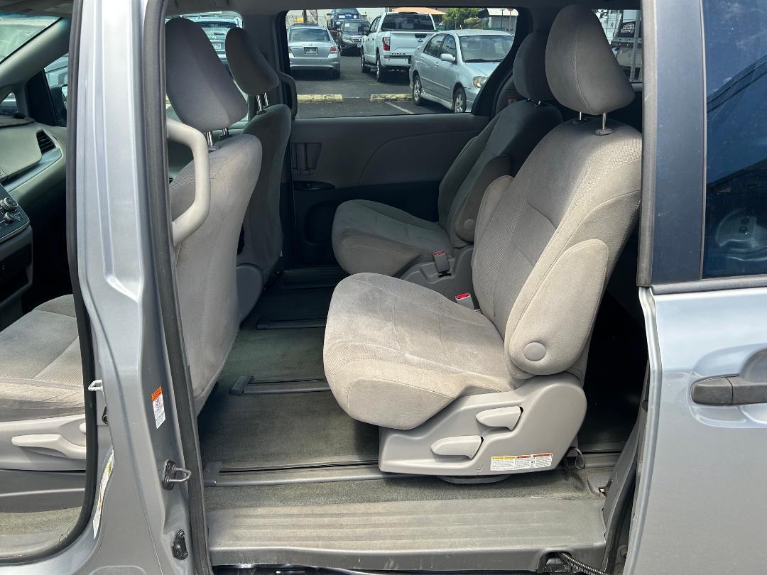 Toyota Sienna 5dr 7-Pass Van L FWD (Natl) 2016