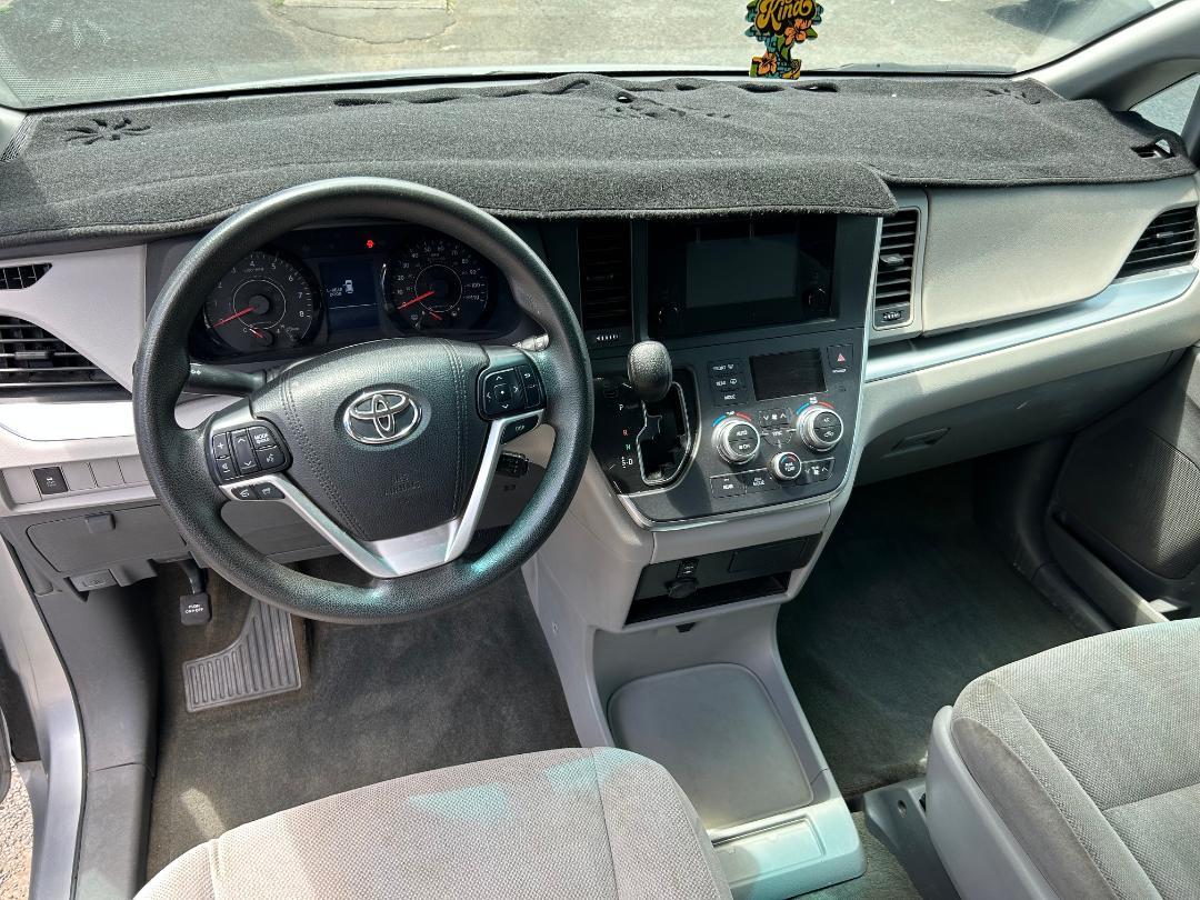 Toyota Sienna 5dr 7-Pass Van L FWD (Natl) 2016