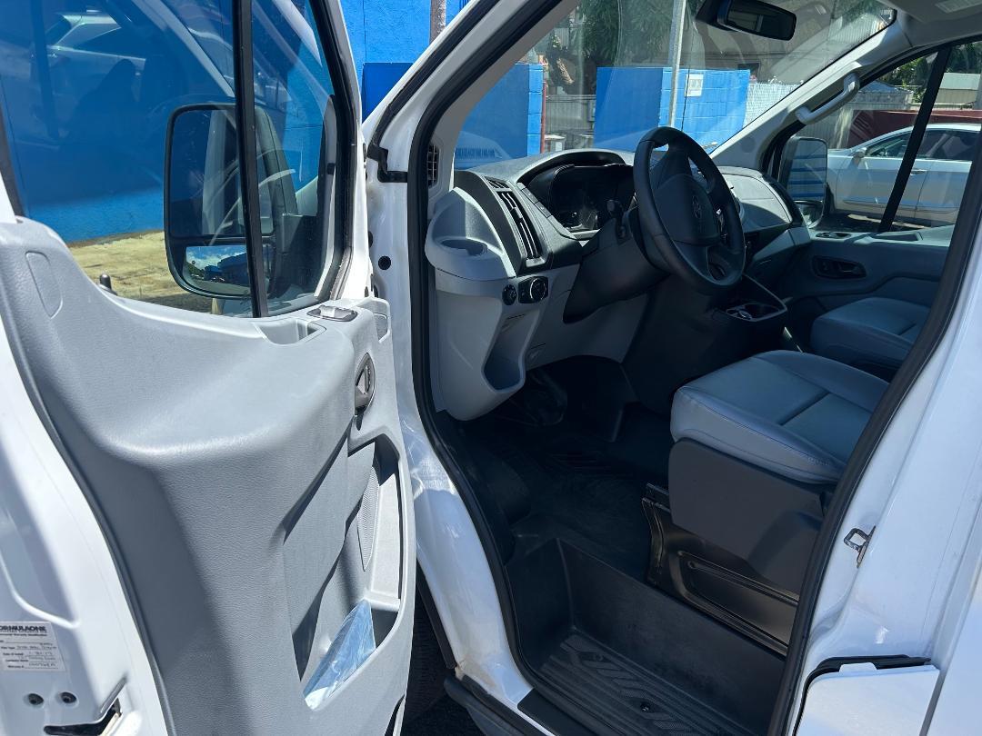 Ford Transit Wagon T-150 130" Low Roof XLT Sliding RH Dr 2017