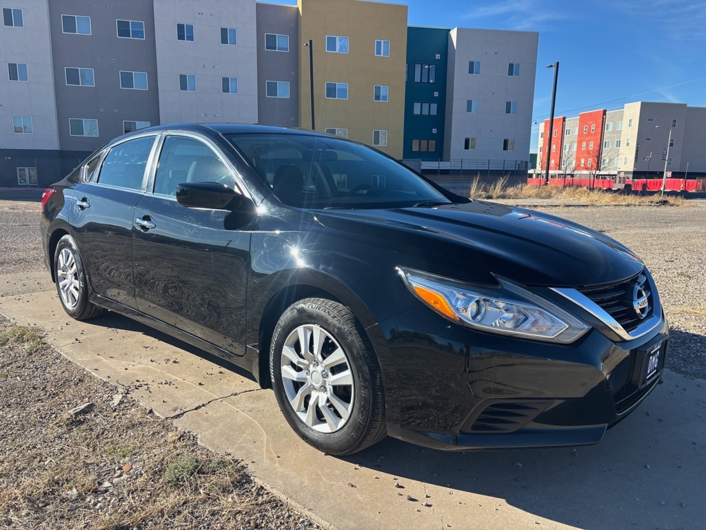 2016 Nissan Altima S's photo