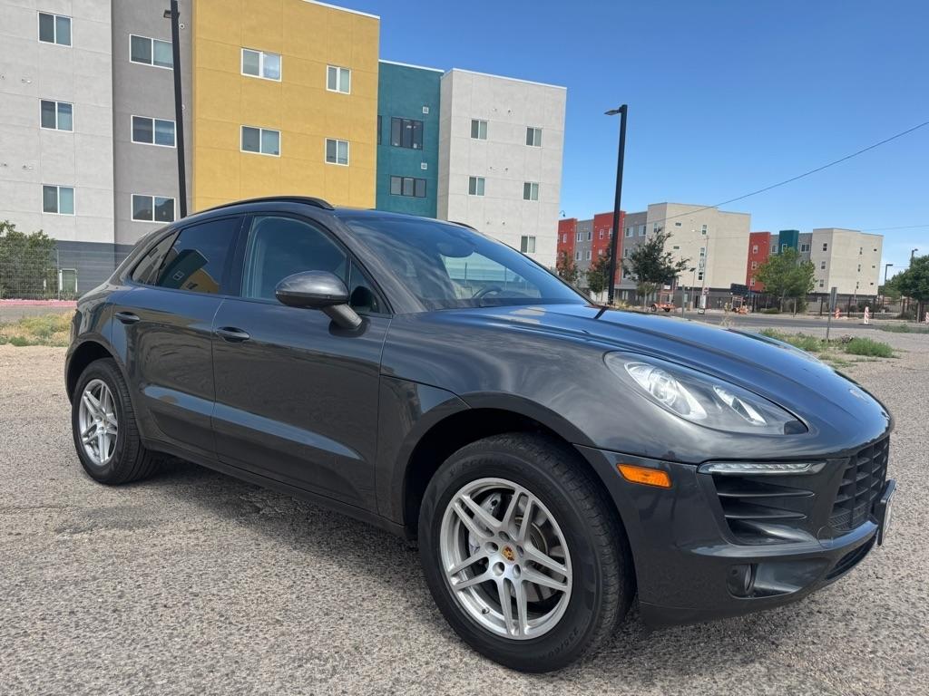 2017 Porsche Macan -'s photo