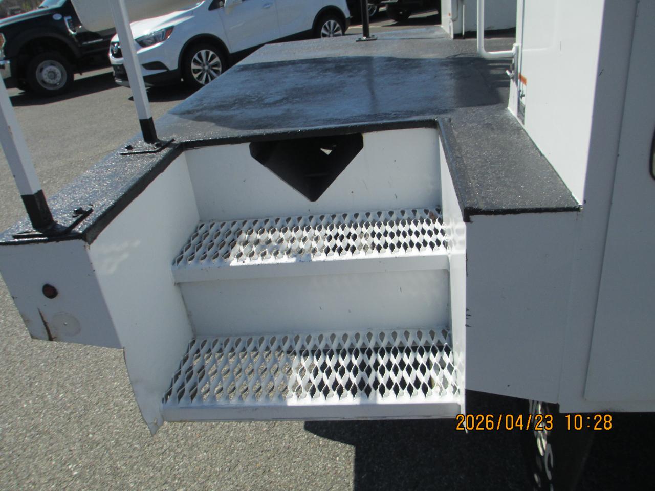 Ford Super Duty F-450 DRW 2WD Reg Cab 141" WB 60" CA XL 2016