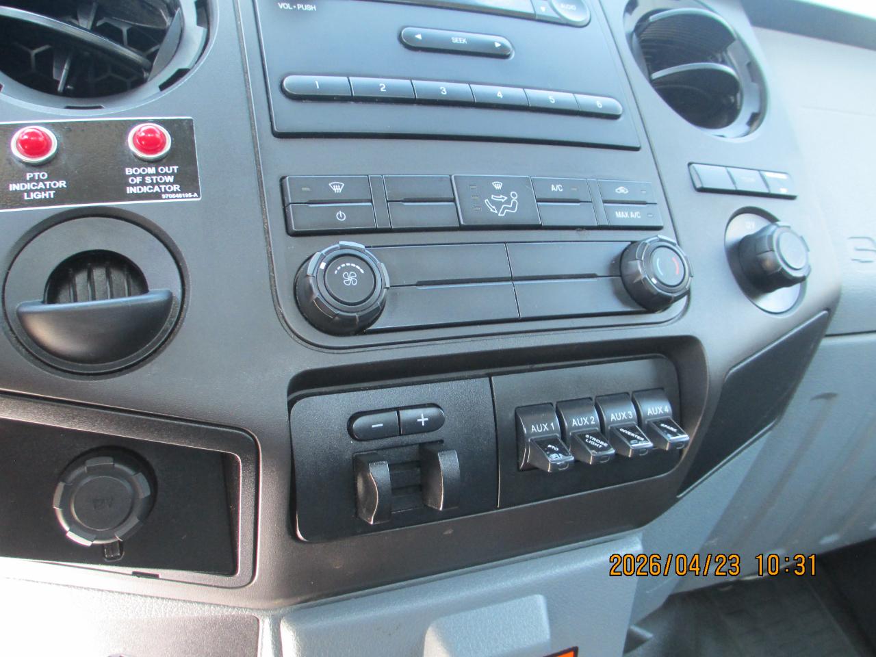 Ford Super Duty F-450 DRW 2WD Reg Cab 141" WB 60" CA XL 2016