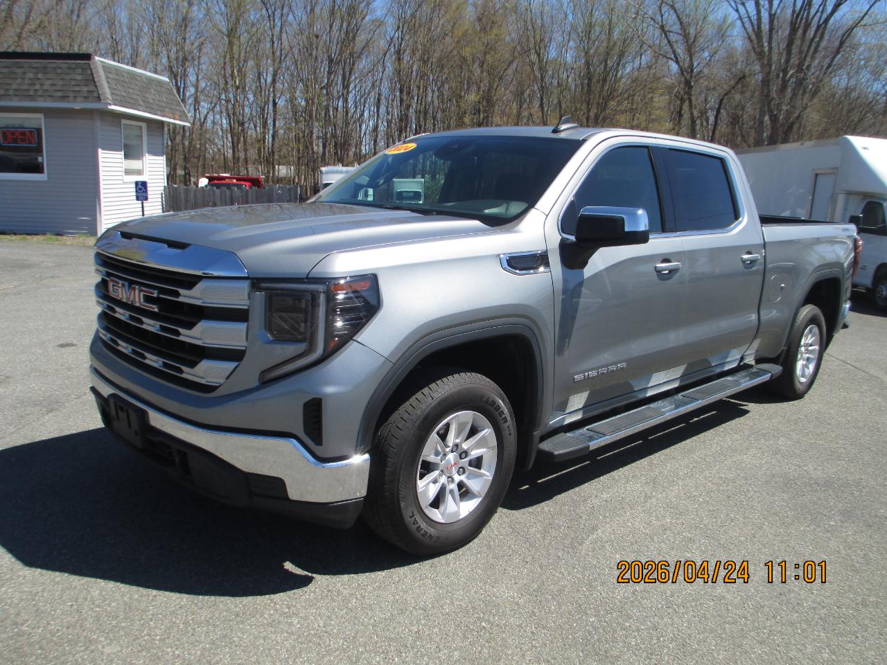 GMC Sierra 1500 4WD Crew Cab 157" SLE 2024