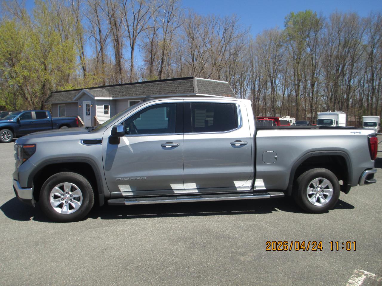 GMC Sierra 1500 4WD Crew Cab 157" SLE 2024