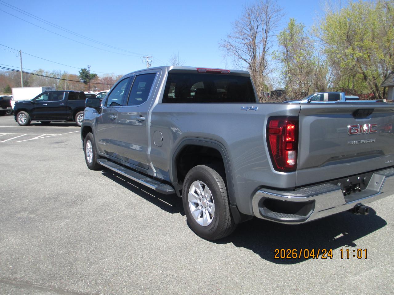 GMC Sierra 1500 4WD Crew Cab 157" SLE 2024