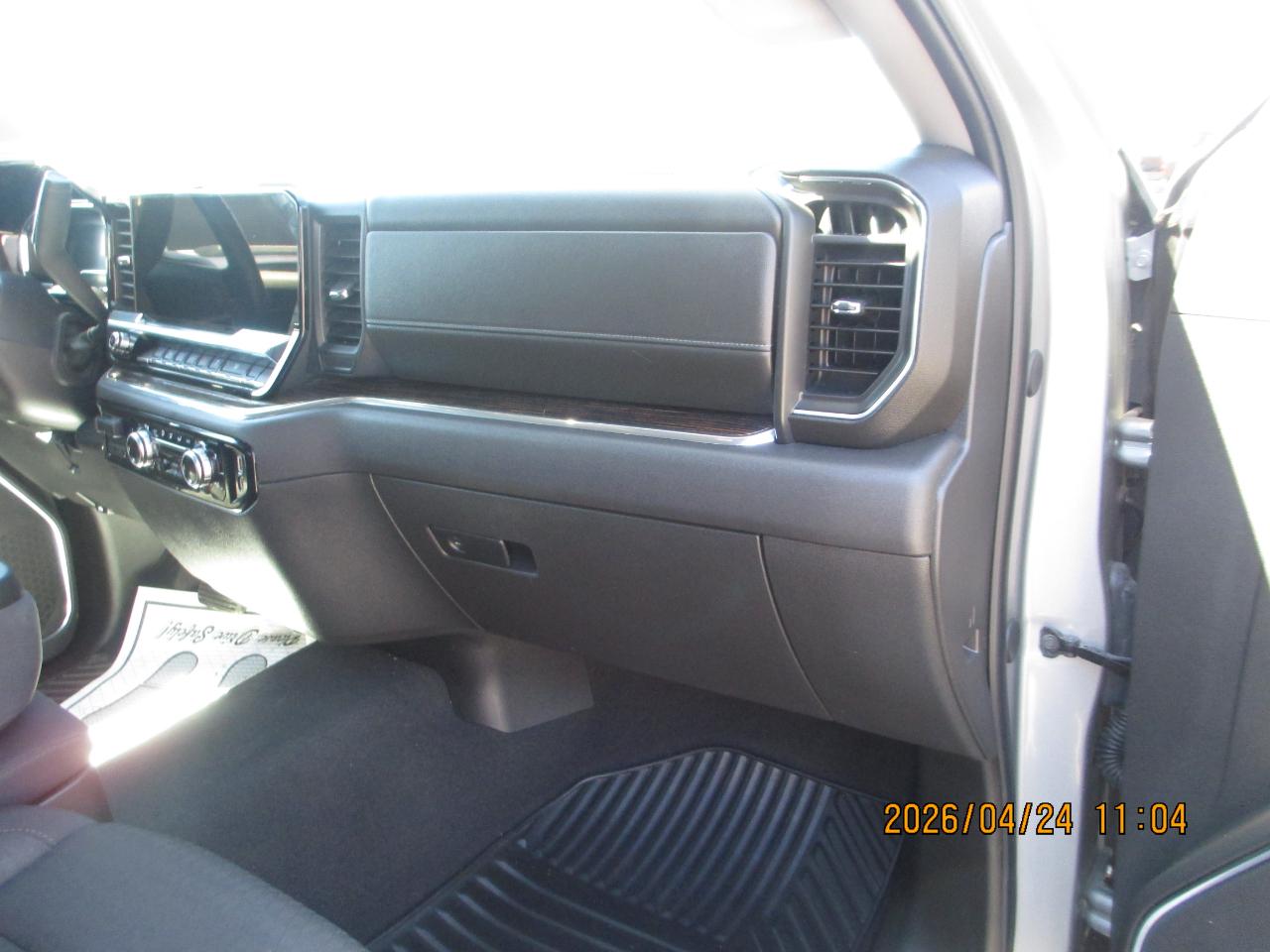 GMC Sierra 1500 4WD Crew Cab 157" SLE 2024