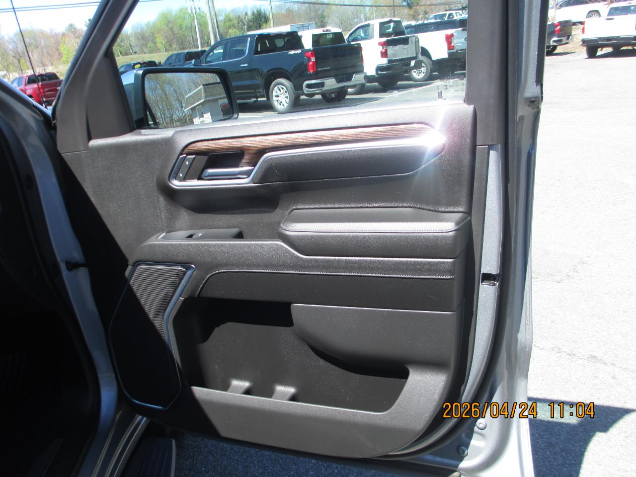 GMC Sierra 1500 4WD Crew Cab 157" SLE 2024