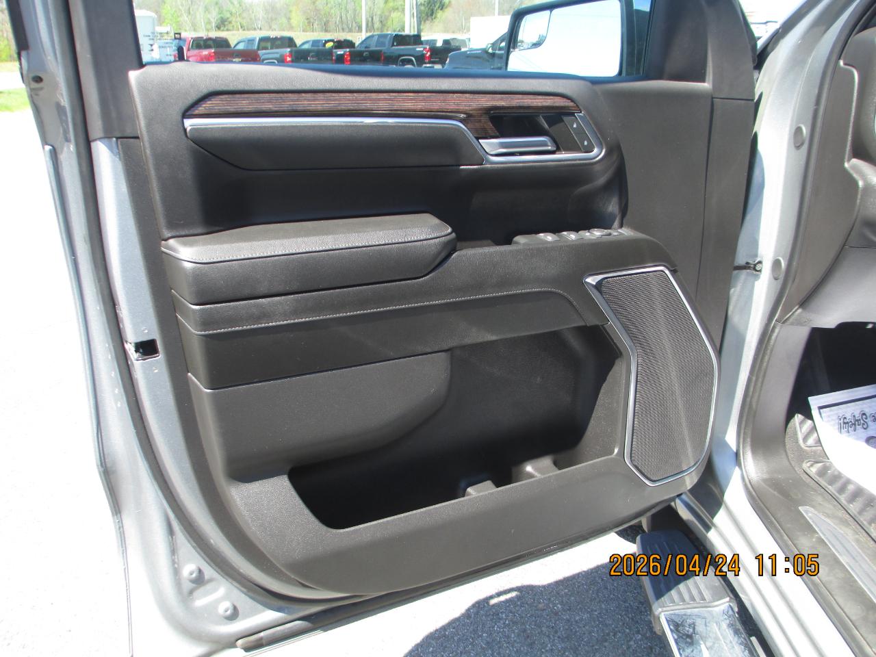 GMC Sierra 1500 4WD Crew Cab 157" SLE 2024