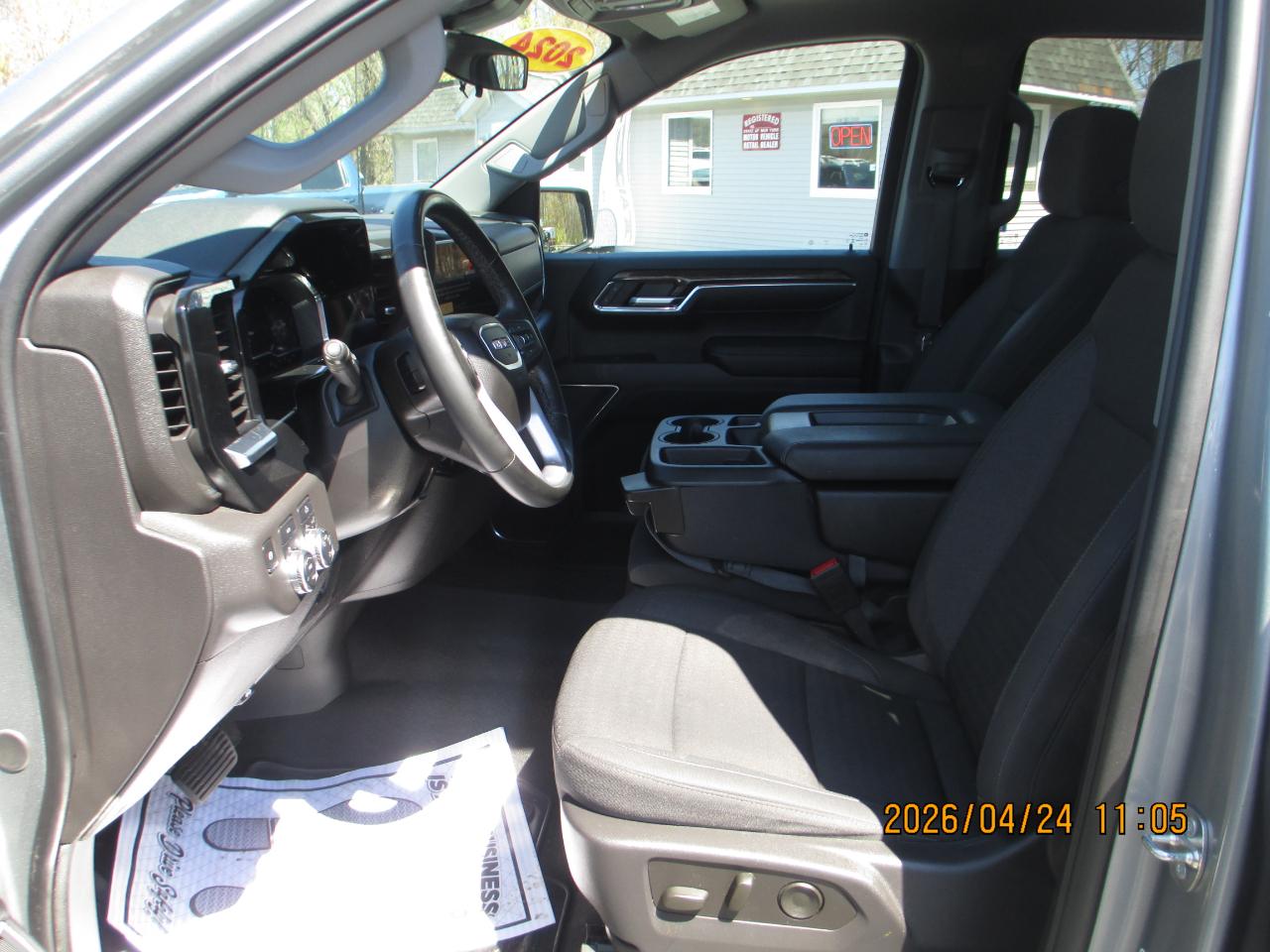 GMC Sierra 1500 4WD Crew Cab 157" SLE 2024