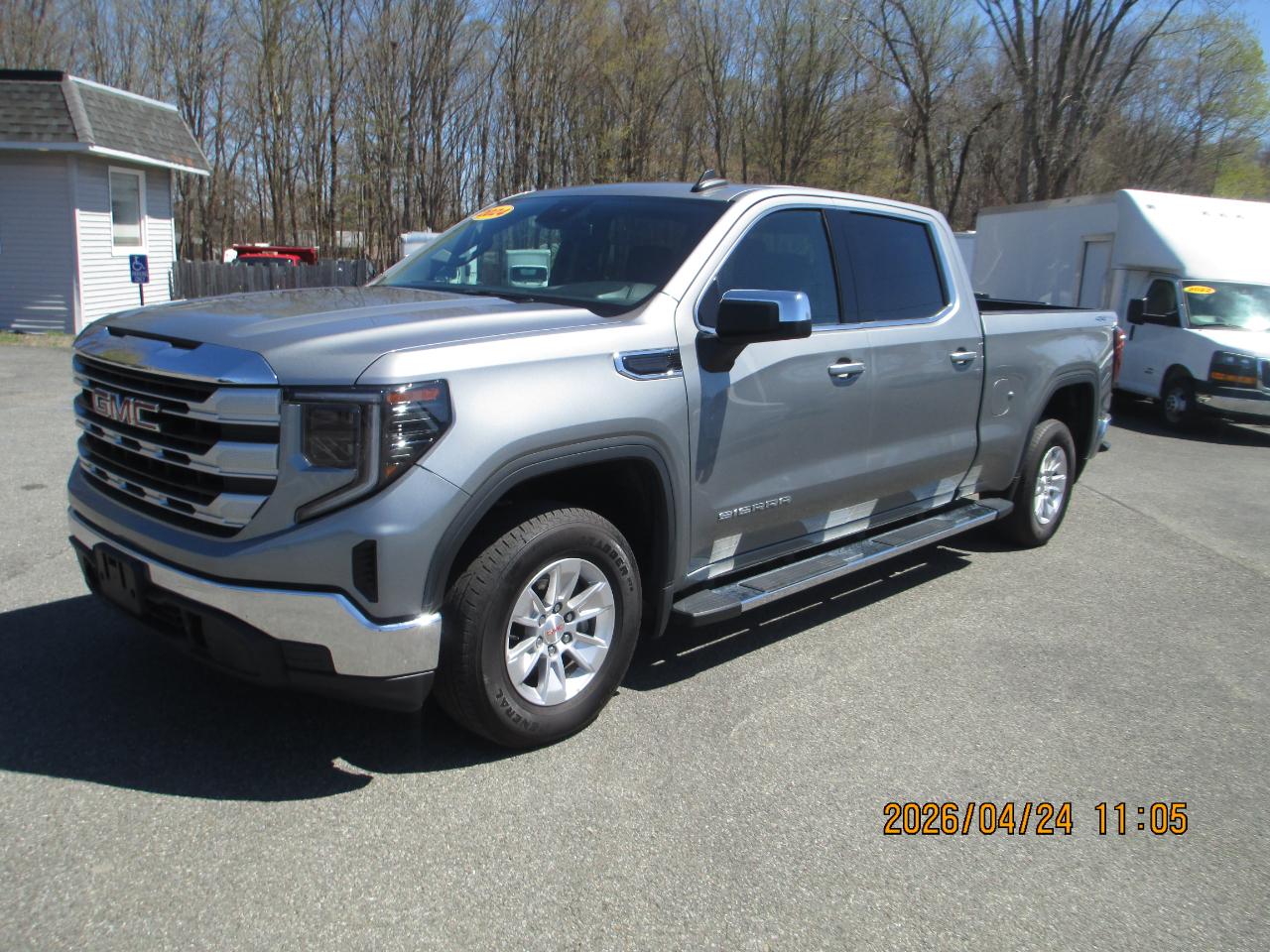GMC Sierra 1500 4WD Crew Cab 157" SLE 2024