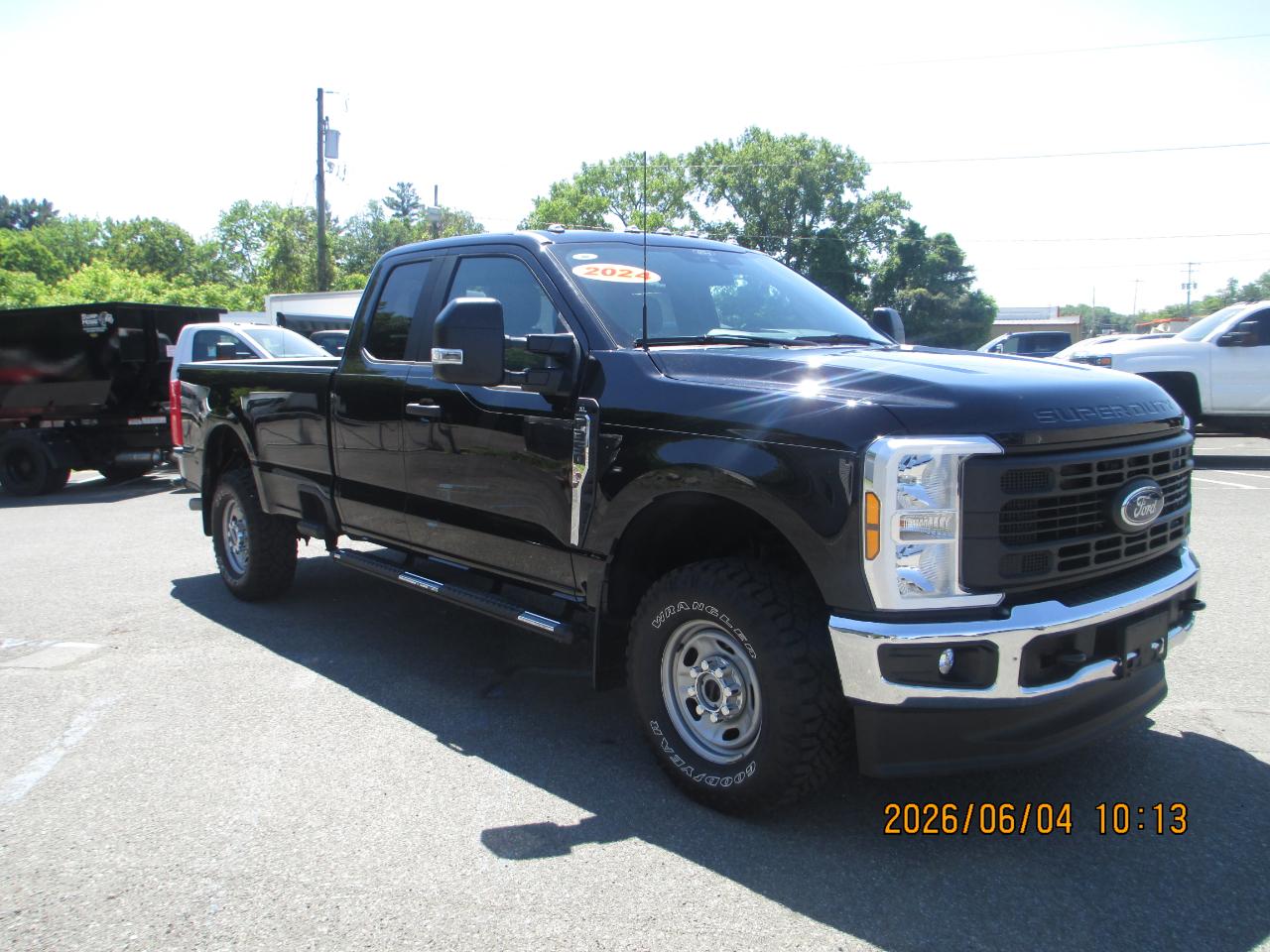 Ford Super Duty F-350 SRW XL 4WD SuperCab 8' Box 2024