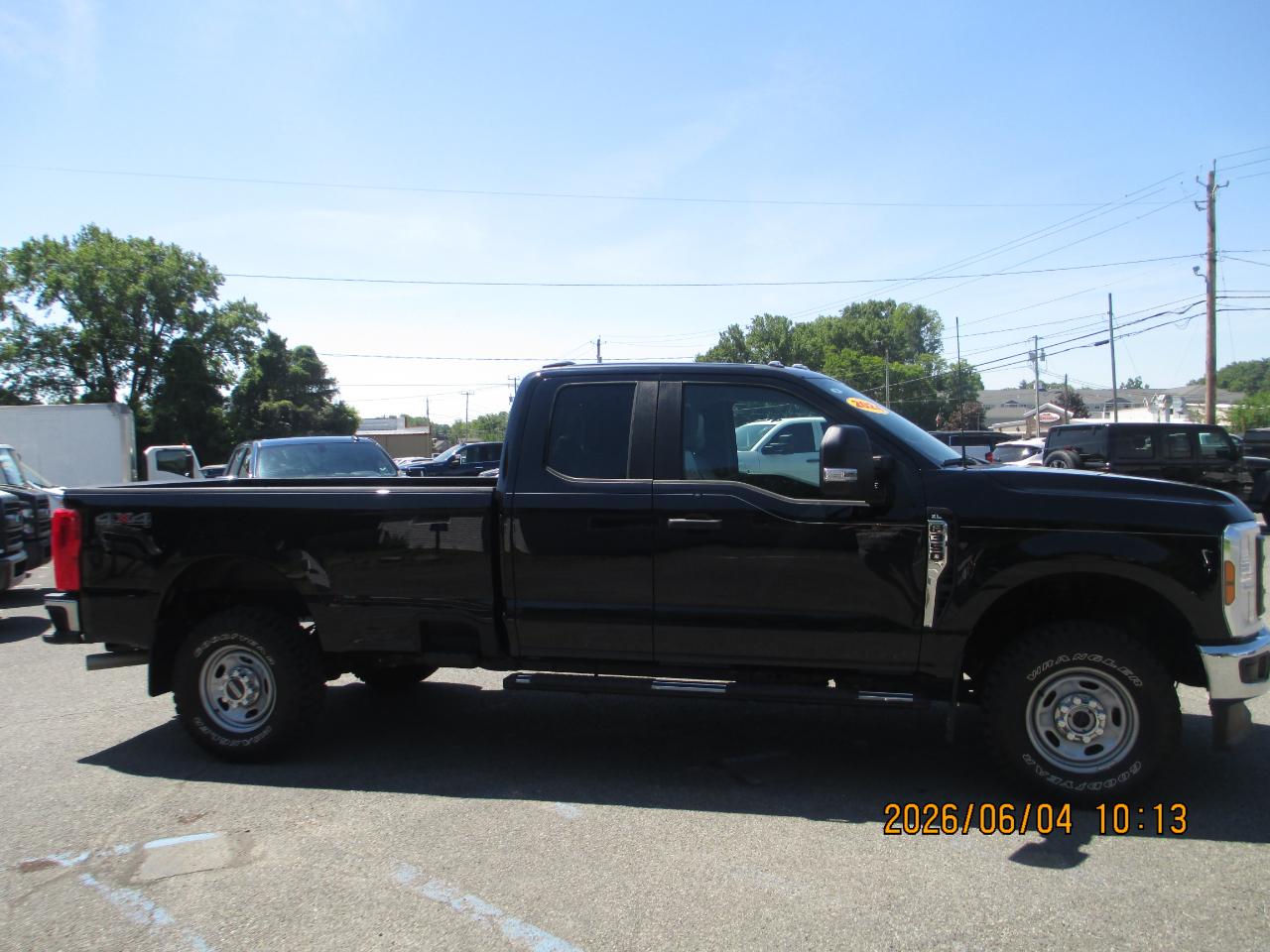 Ford Super Duty F-350 SRW XL 4WD SuperCab 8' Box 2024