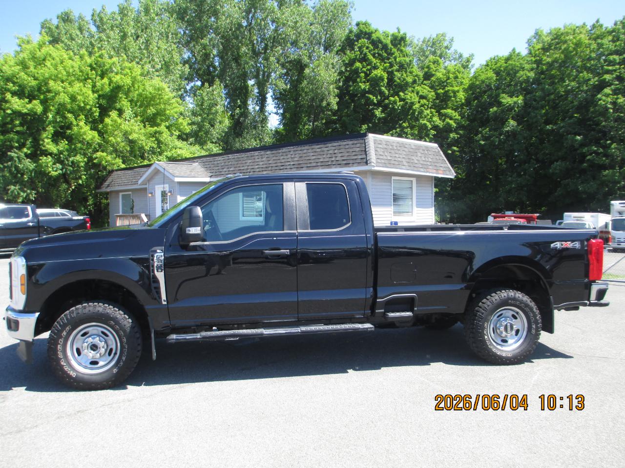Ford Super Duty F-350 SRW XL 4WD SuperCab 8' Box 2024