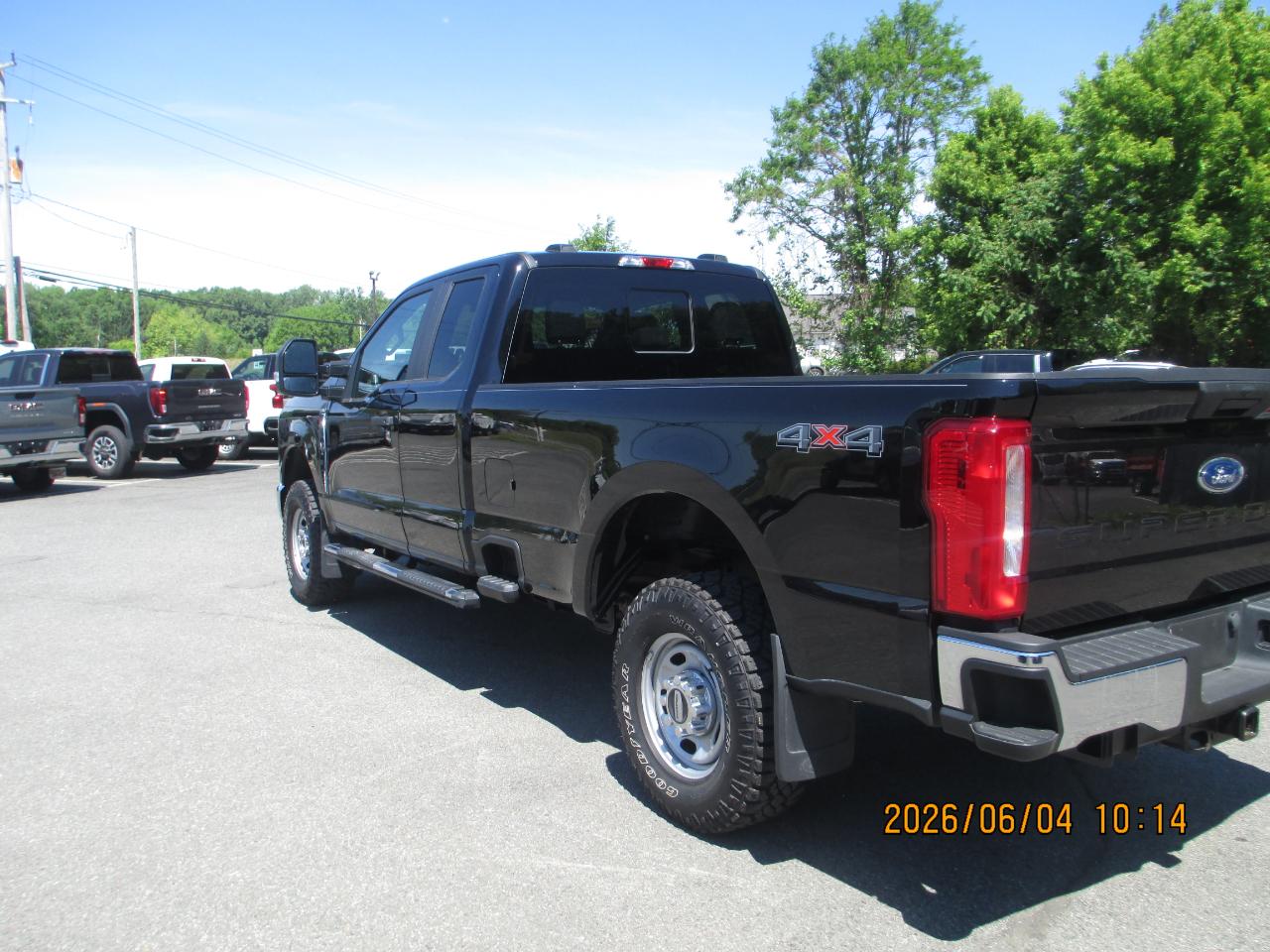 Ford Super Duty F-350 SRW XL 4WD SuperCab 8' Box 2024