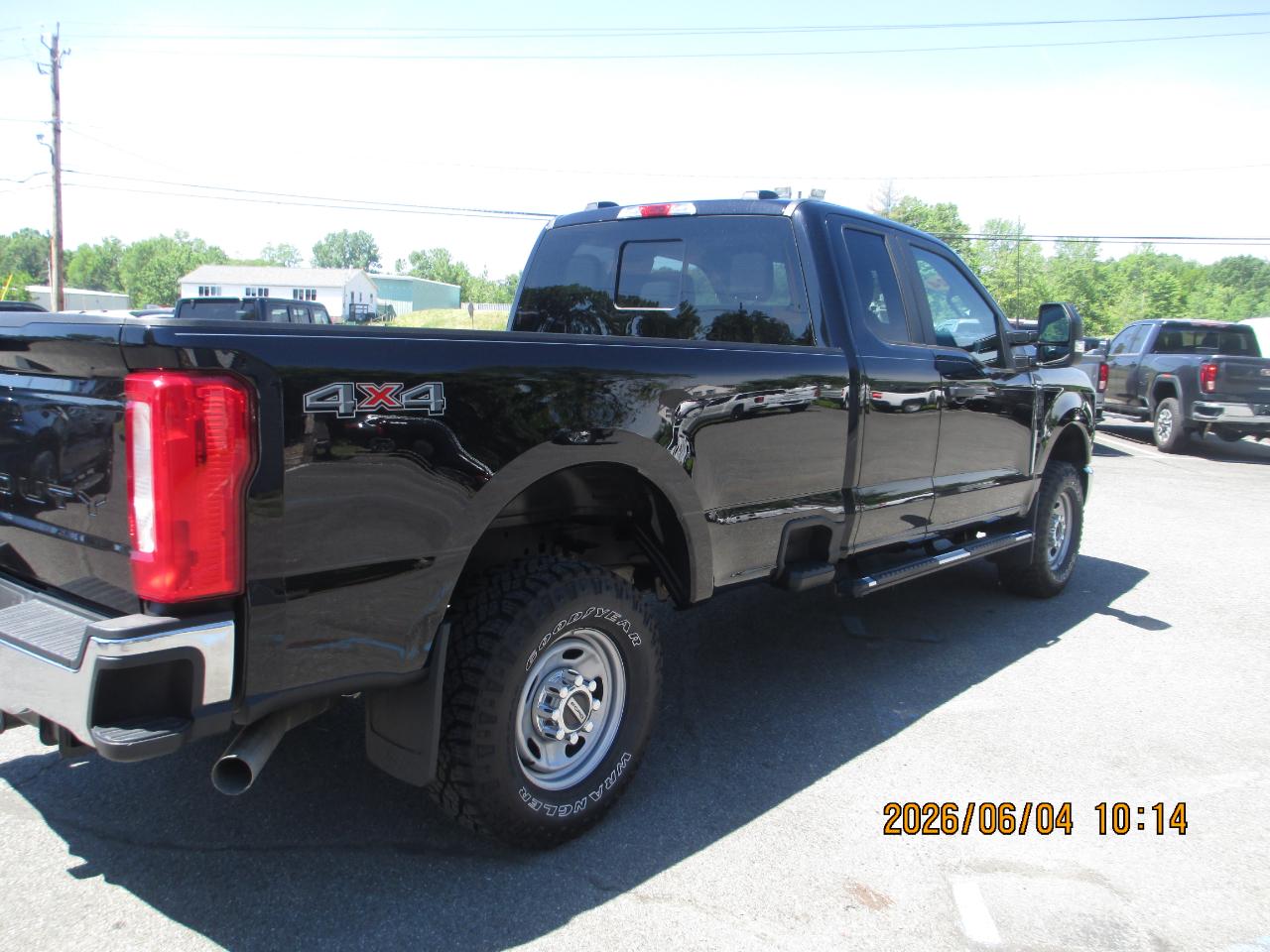 Ford Super Duty F-350 SRW XL 4WD SuperCab 8' Box 2024