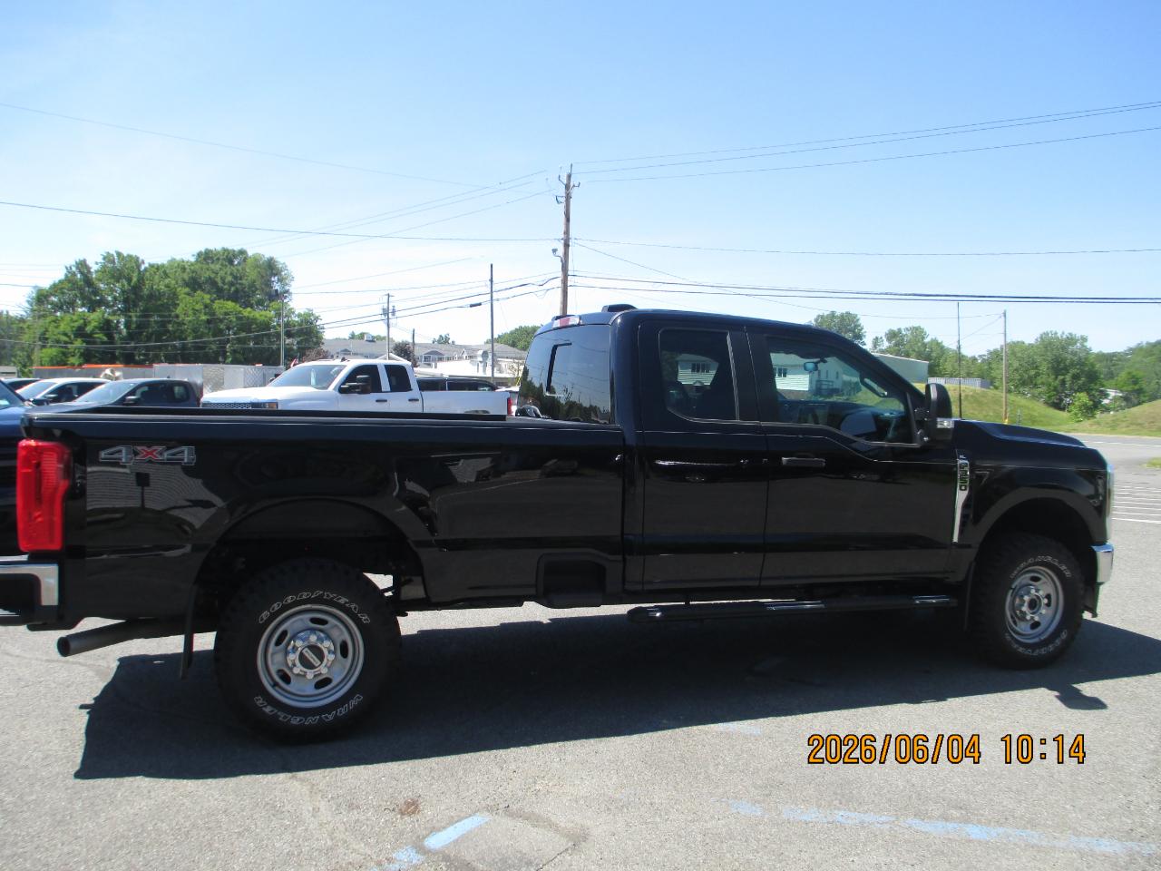 Ford Super Duty F-350 SRW XL 4WD SuperCab 8' Box 2024