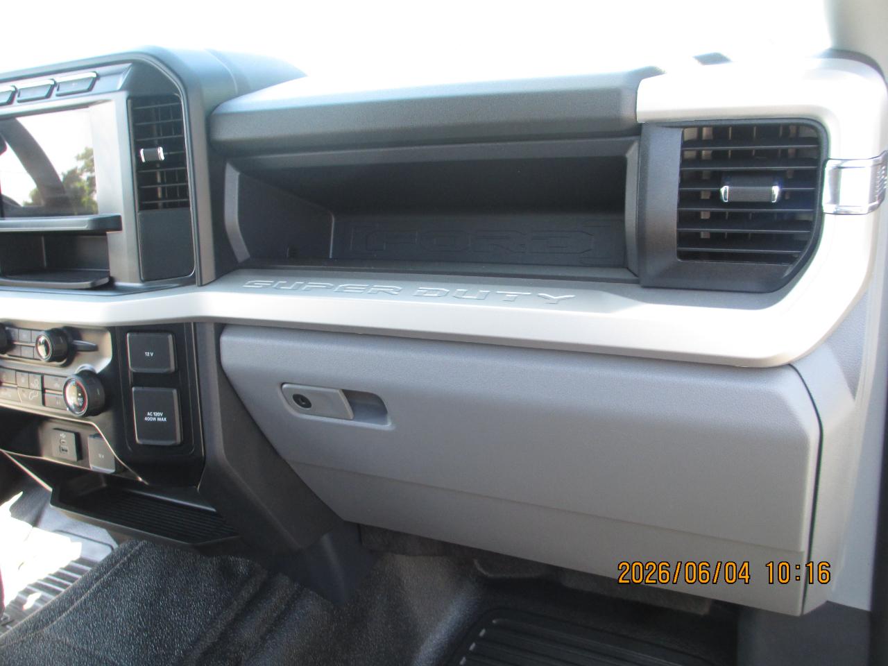 Ford Super Duty F-350 SRW XL 4WD SuperCab 8' Box 2024