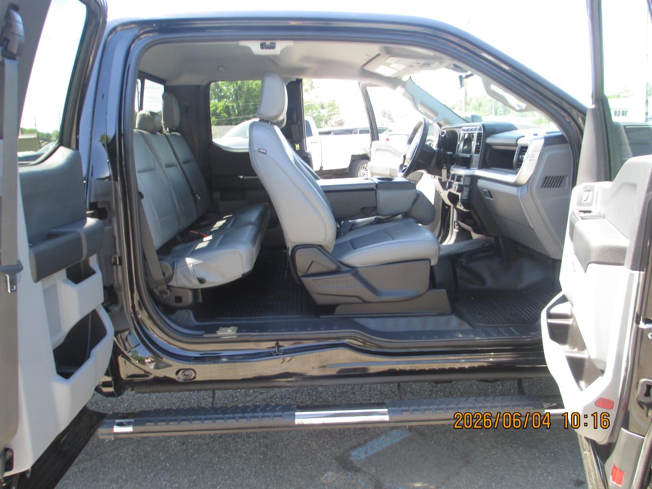 Ford Super Duty F-350 SRW XL 4WD SuperCab 8' Box 2024