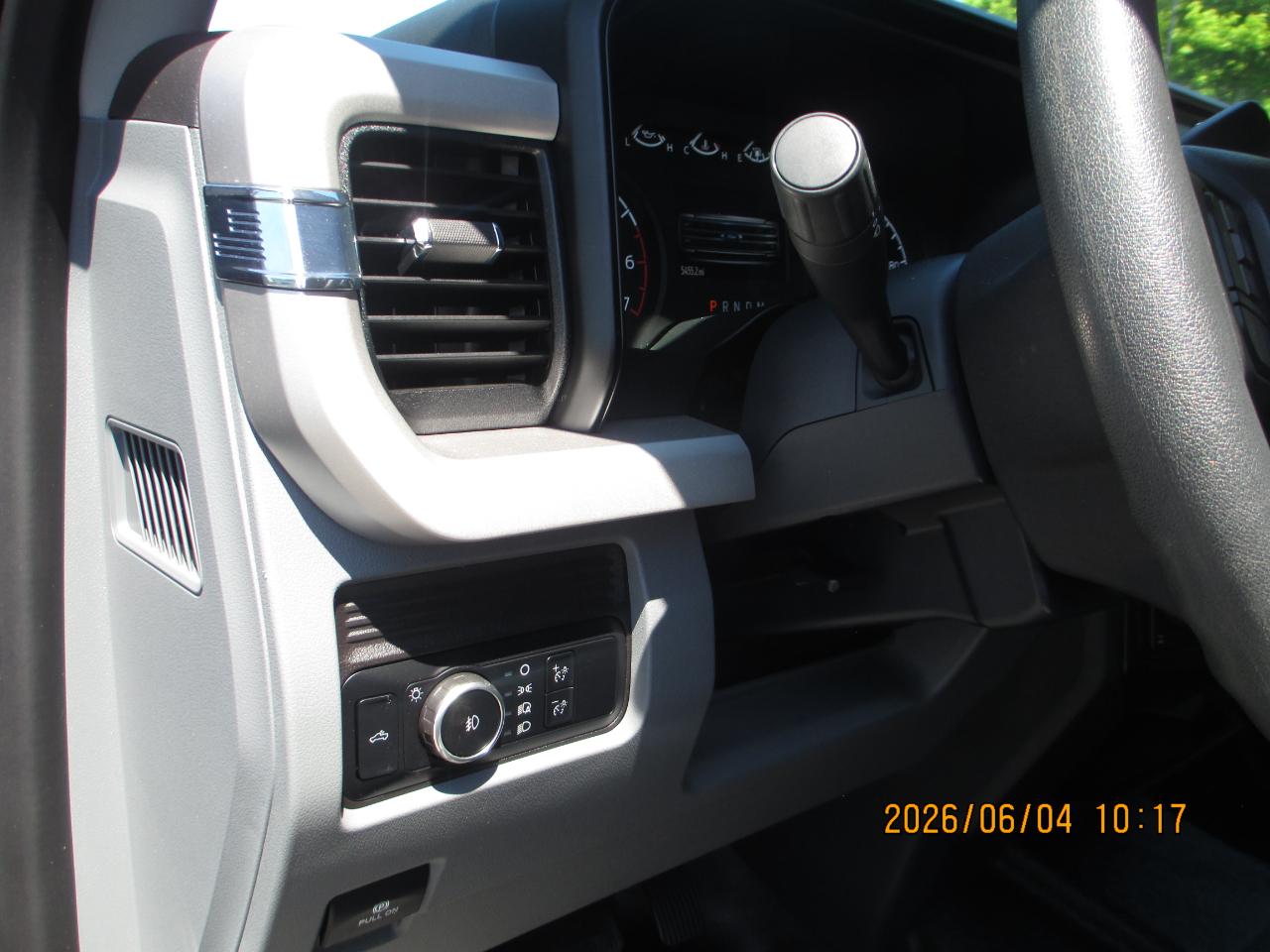Ford Super Duty F-350 SRW XL 4WD SuperCab 8' Box 2024