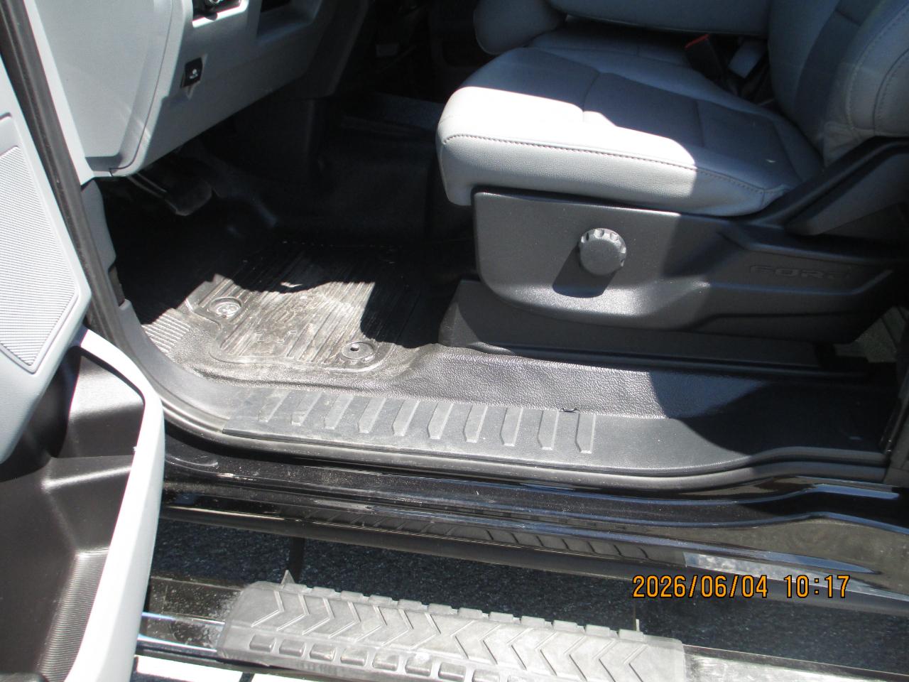 Ford Super Duty F-350 SRW XL 4WD SuperCab 8' Box 2024