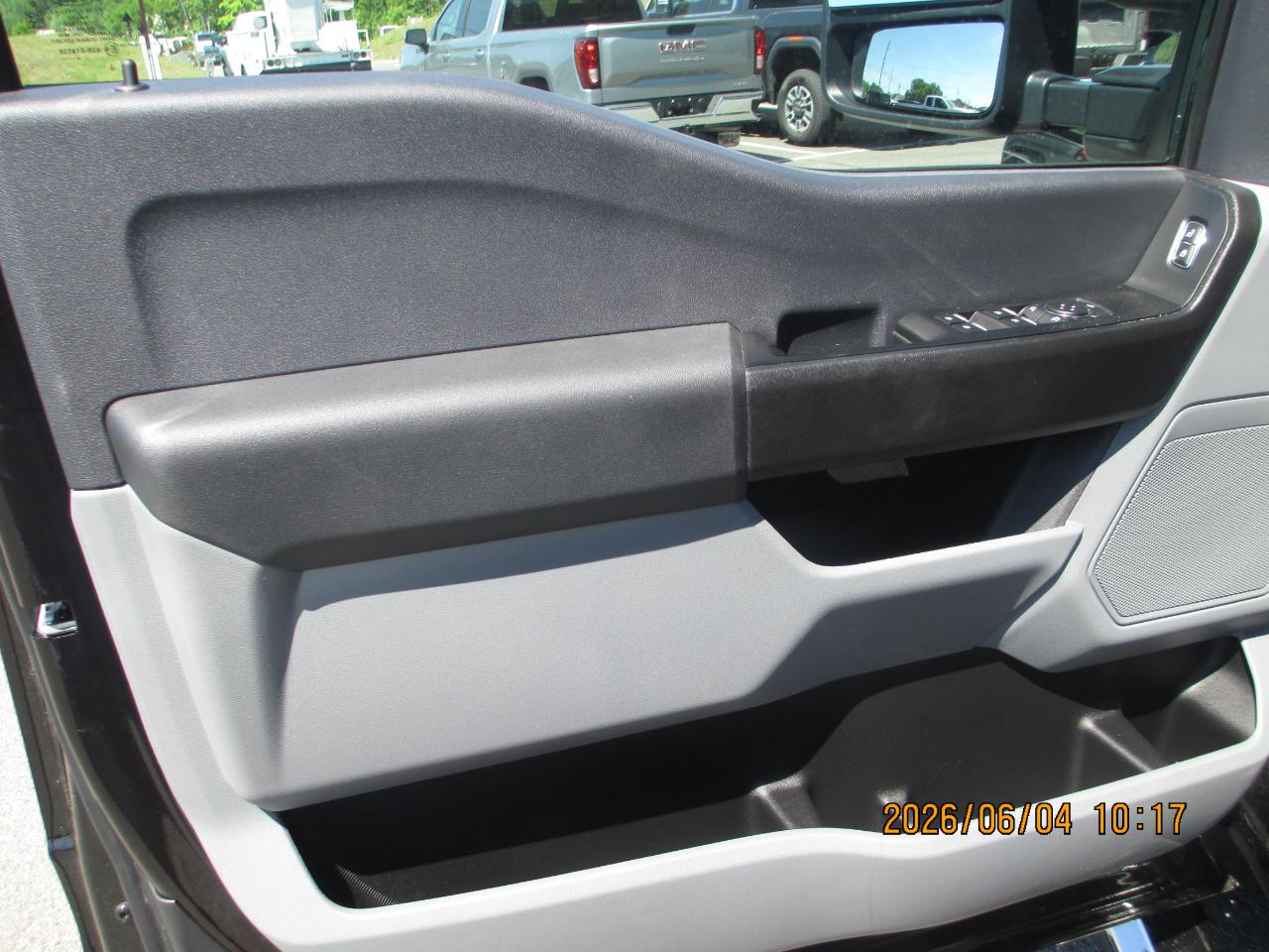 Ford Super Duty F-350 SRW XL 4WD SuperCab 8' Box 2024