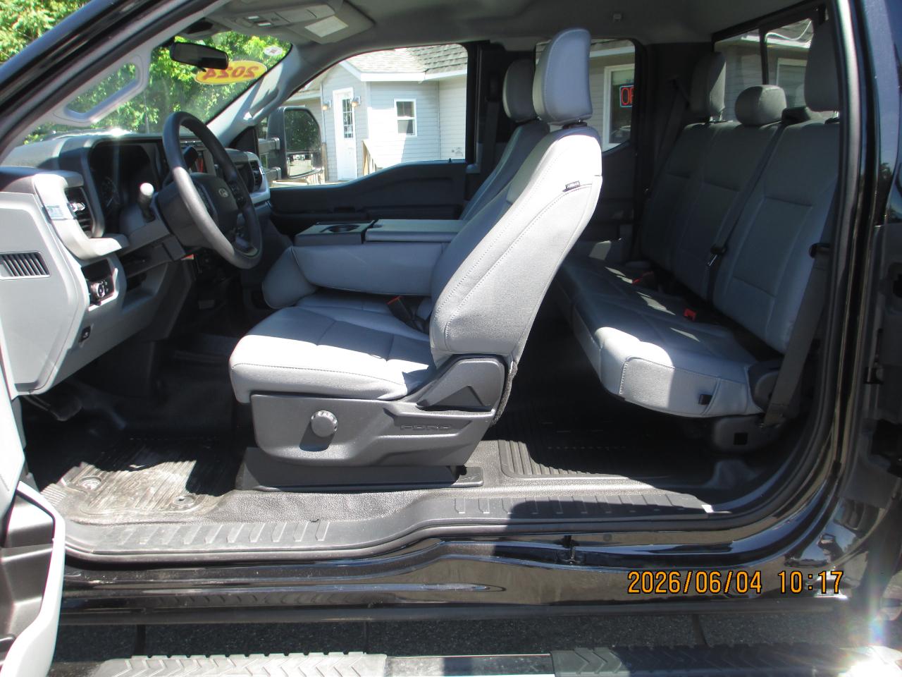 Ford Super Duty F-350 SRW XL 4WD SuperCab 8' Box 2024