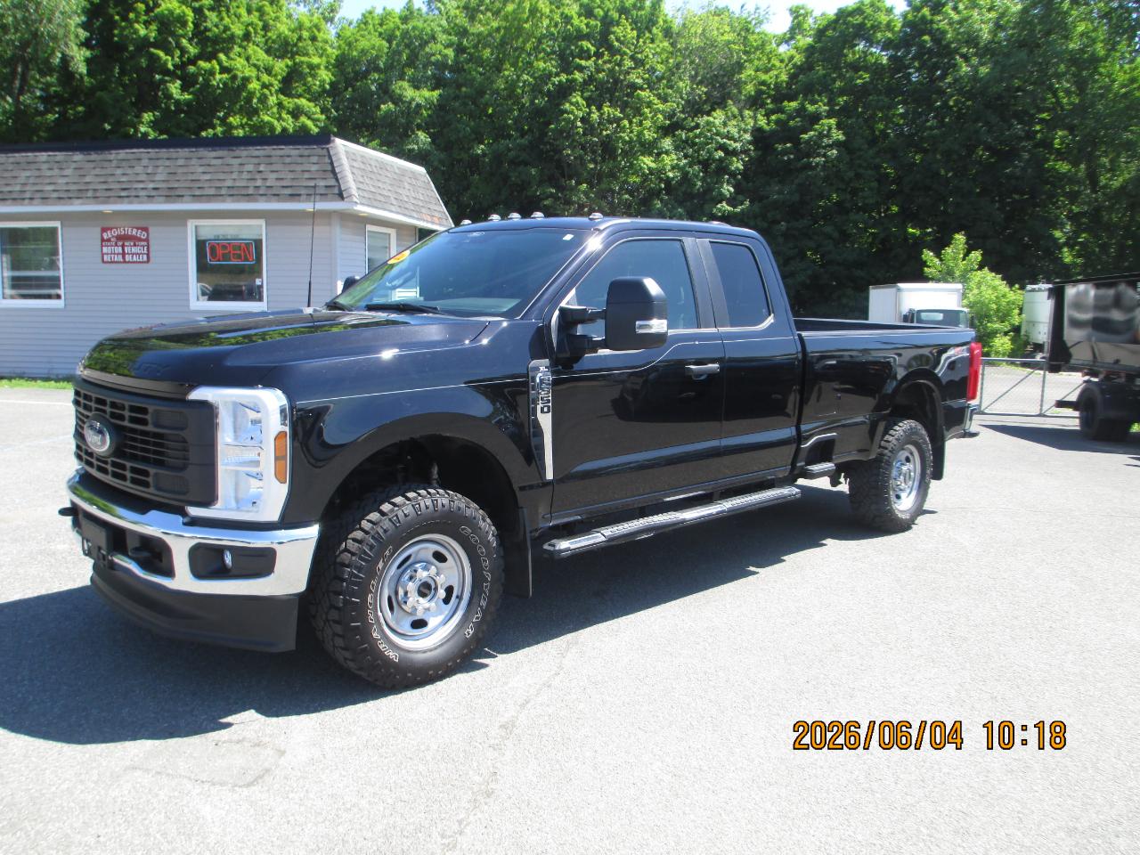 Ford Super Duty F-350 SRW XL 4WD SuperCab 8' Box 2024
