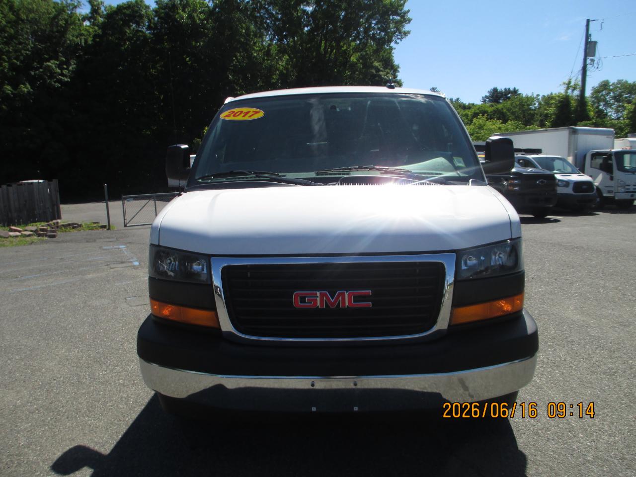 GMC Savana Passenger RWD 3500 155" LS w/1LS 2017