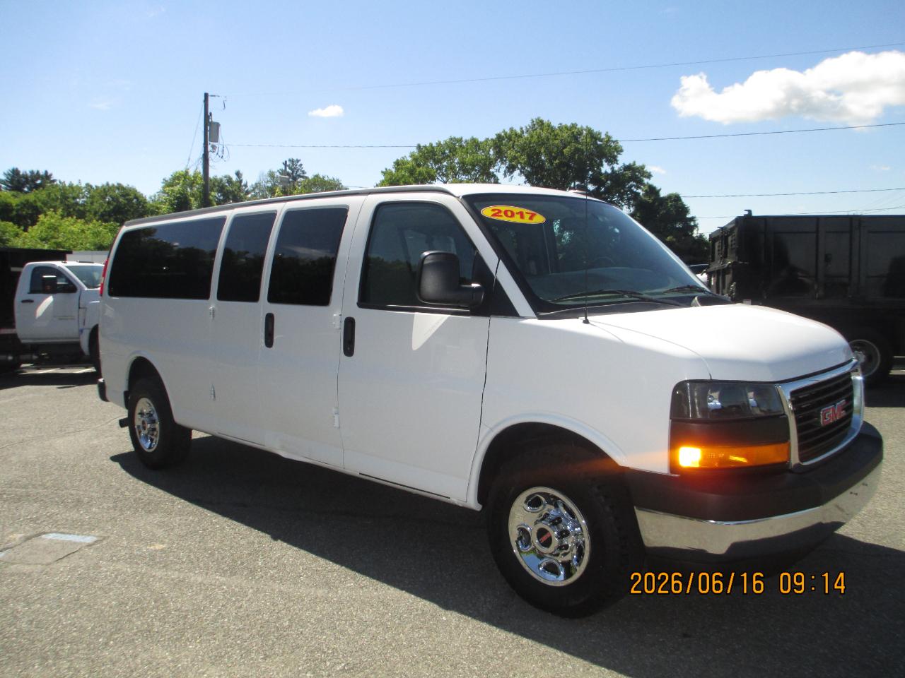 GMC Savana Passenger RWD 3500 155" LS w/1LS 2017