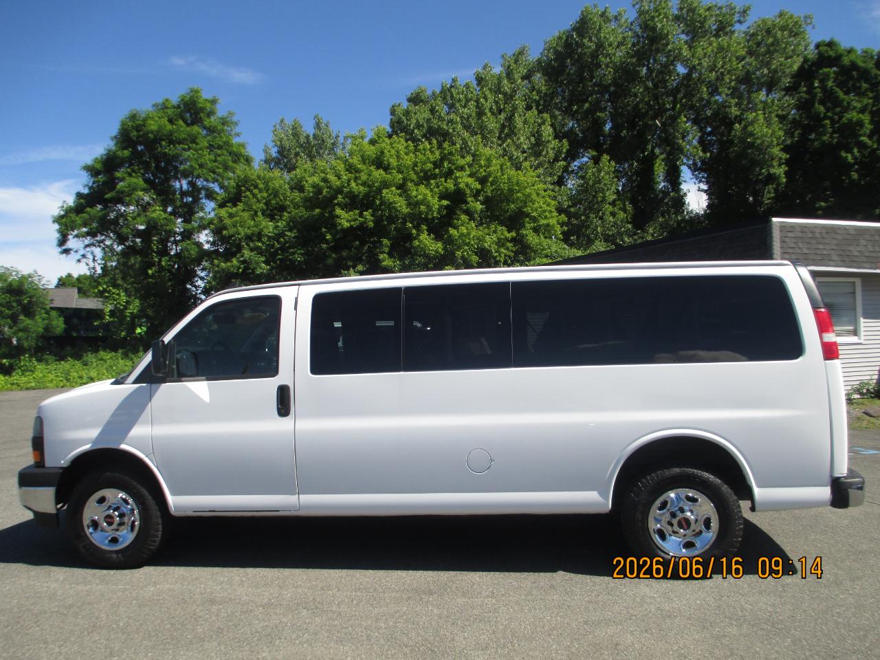 GMC Savana Passenger RWD 3500 155" LS w/1LS 2017