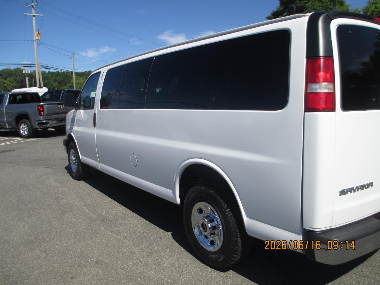 GMC Savana Passenger RWD 3500 155" LS w/1LS 2017