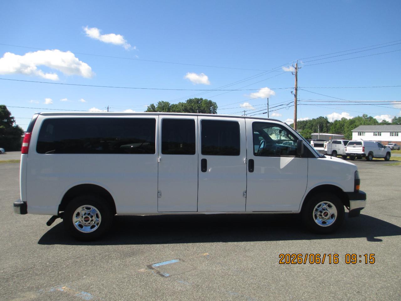 GMC Savana Passenger RWD 3500 155" LS w/1LS 2017