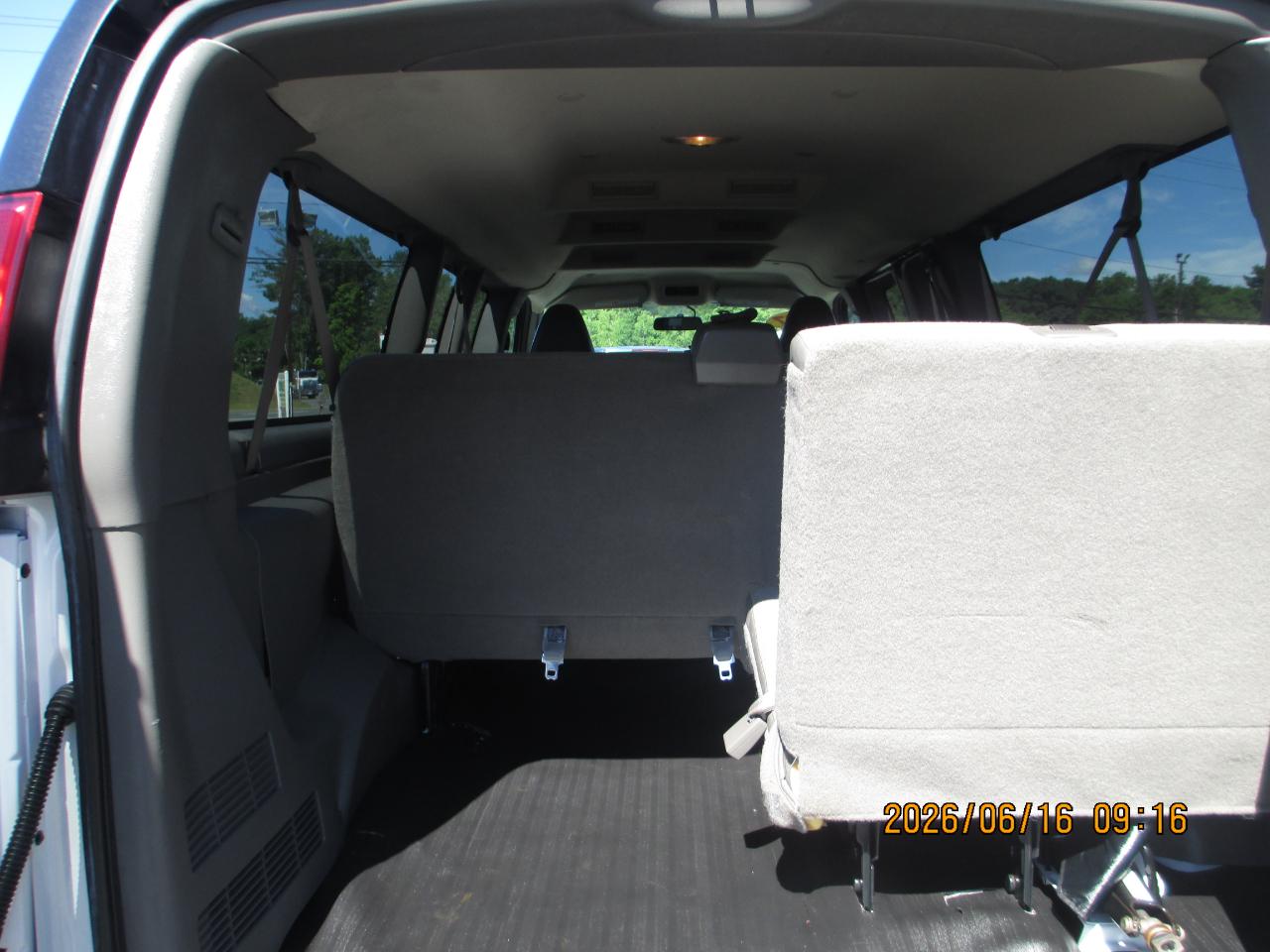 GMC Savana Passenger RWD 3500 155" LS w/1LS 2017