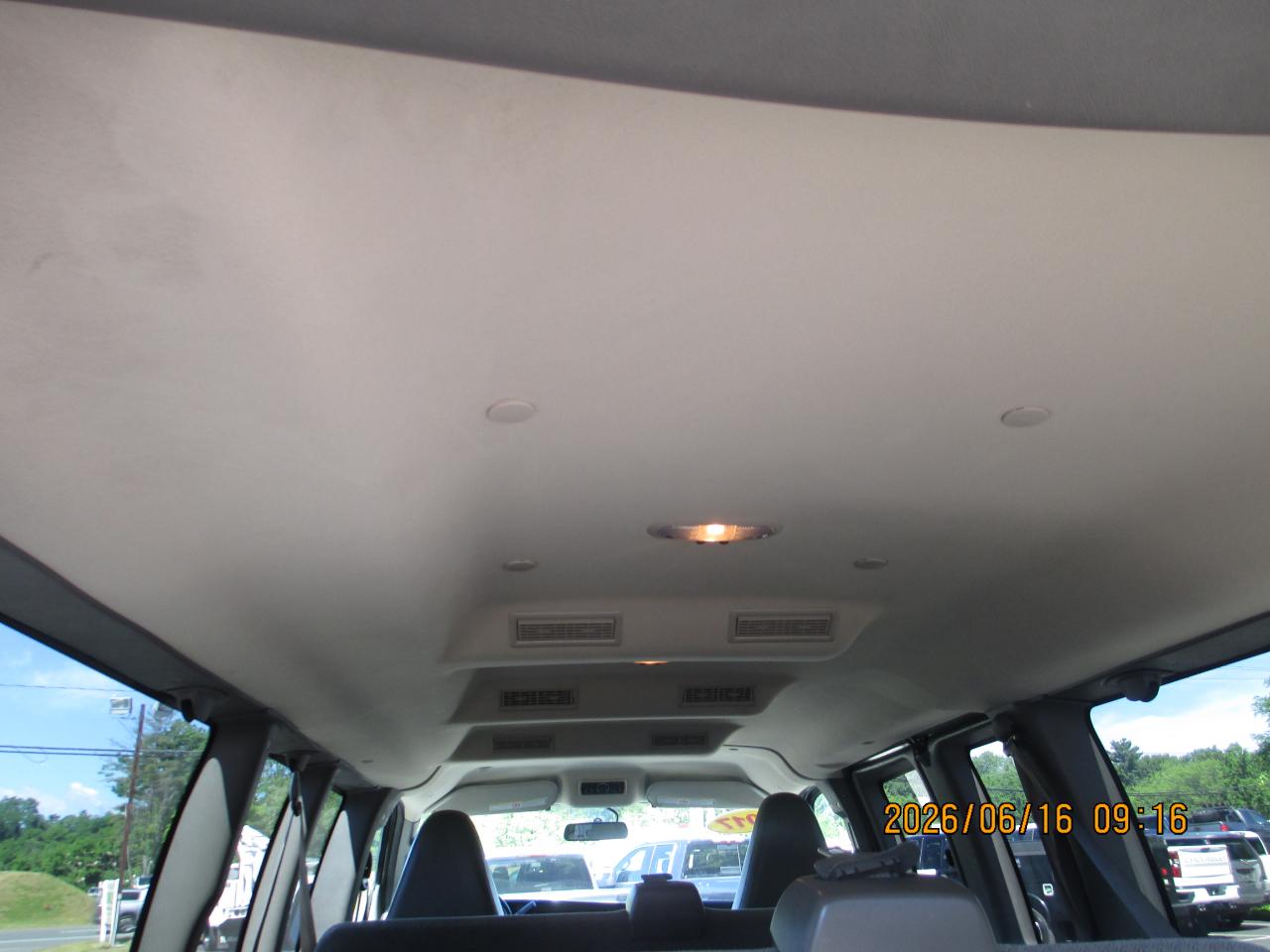 GMC Savana Passenger RWD 3500 155" LS w/1LS 2017