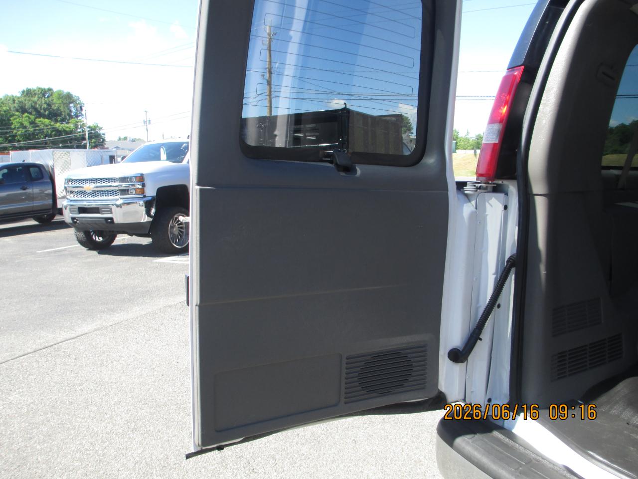 GMC Savana Passenger RWD 3500 155" LS w/1LS 2017
