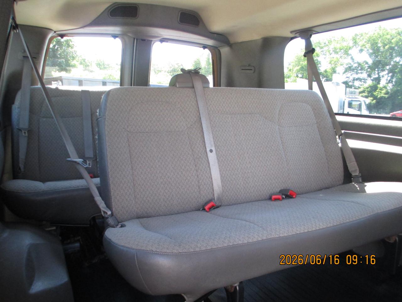 GMC Savana Passenger RWD 3500 155" LS w/1LS 2017