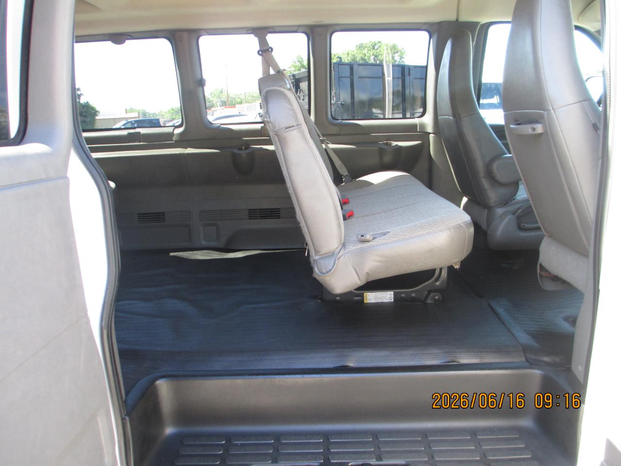 GMC Savana Passenger RWD 3500 155" LS w/1LS 2017